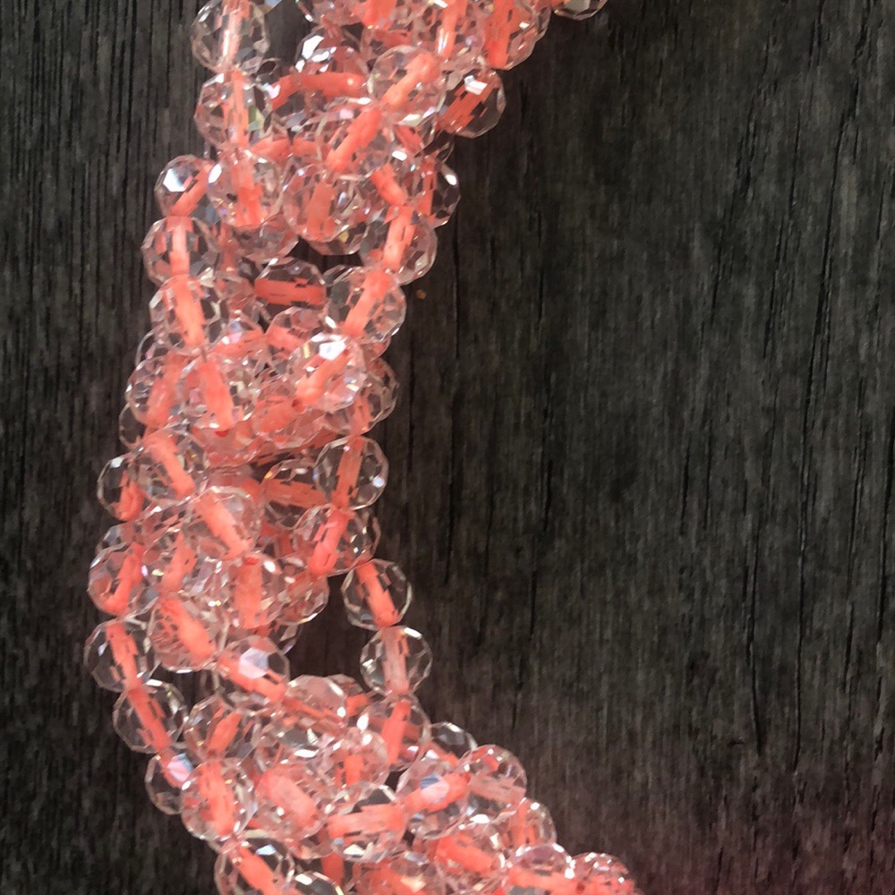 Kate Spade pink the bead goes on the necklace - Picture 4 of 9